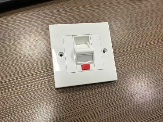 ΑΝΣΙ LJ6C Βρετανικό στυλ Snap-In 1 Port RJ45 Φρέμα 86*86MM